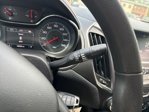 Used 2017 Chevrolet Cruze LT FWD image 29