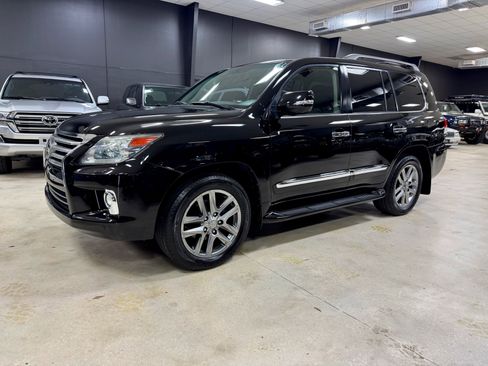 Used 2013 Lexus LX 570 4WD w/ Luxury Pkg w/Pre-crash image 5
