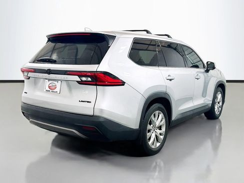 Used 2024 Toyota Grand Highlander AWD image 4