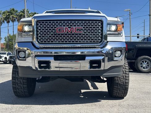 Used 2017 GMC Sierra 2500 Denali w/ Duramax Plus Package AWD/4WD image 8