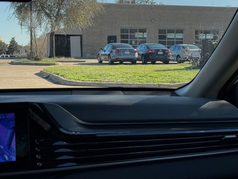 Used 2025 Toyota Camry LE image 35