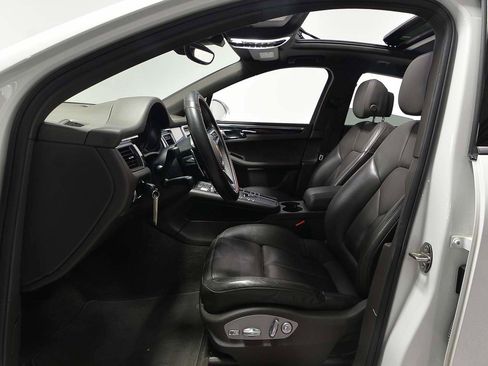 Used 2017 Porsche Macan AWD/4WD image 8