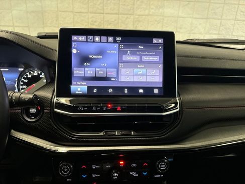 Used 2022 Jeep Compass Trailhawk w/ Trailhawk Convenience Group AWD/4WD image 32