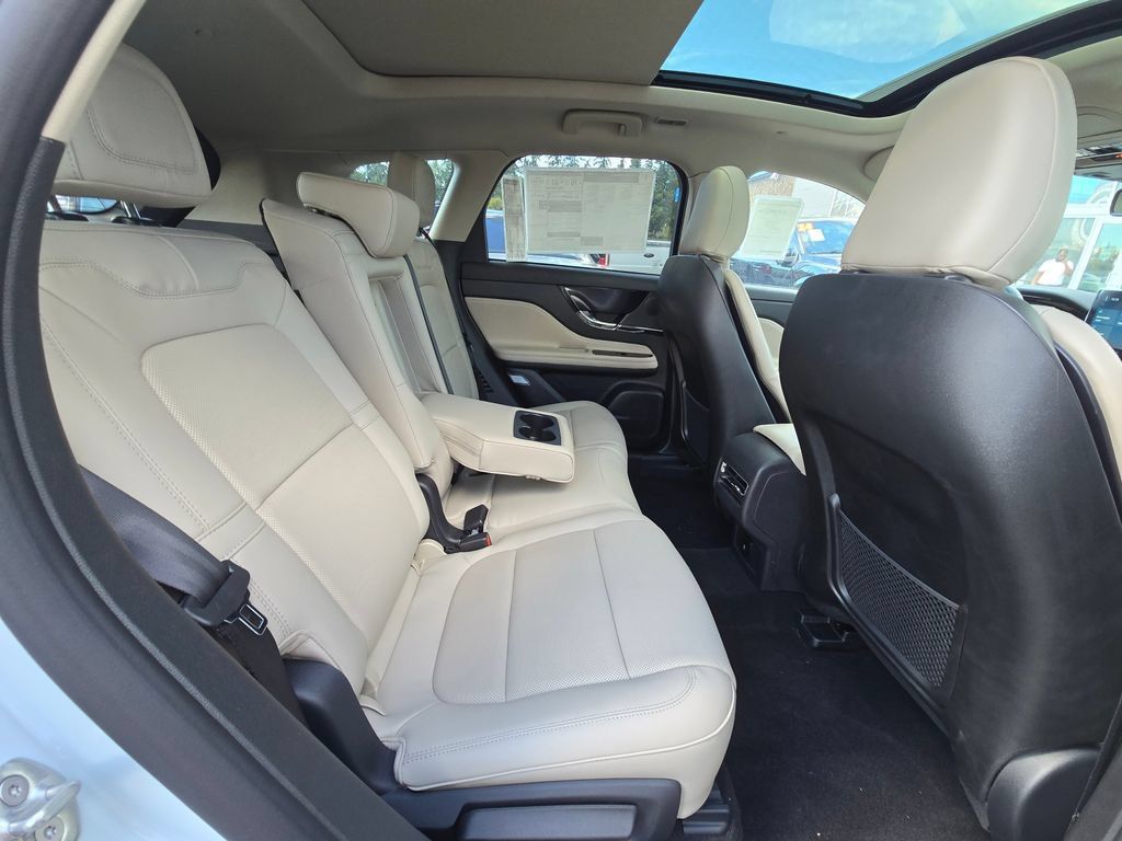New 2025 Lincoln Corsair Grand Touring w/ Jet Appearance Package AWD/4WD image 12