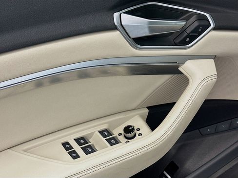 Used 2021 Audi e-tron Premium w/ Convenience Plus Package AWD/4WD image 15