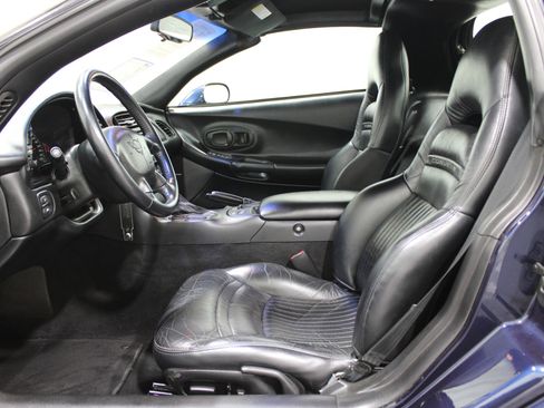 Used 2000 Chevrolet Corvette Hardtop w/ Memory Pkg image 3