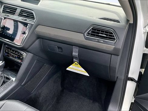 Used 2023 Volkswagen Tiguan SE AWD/4WD image 25