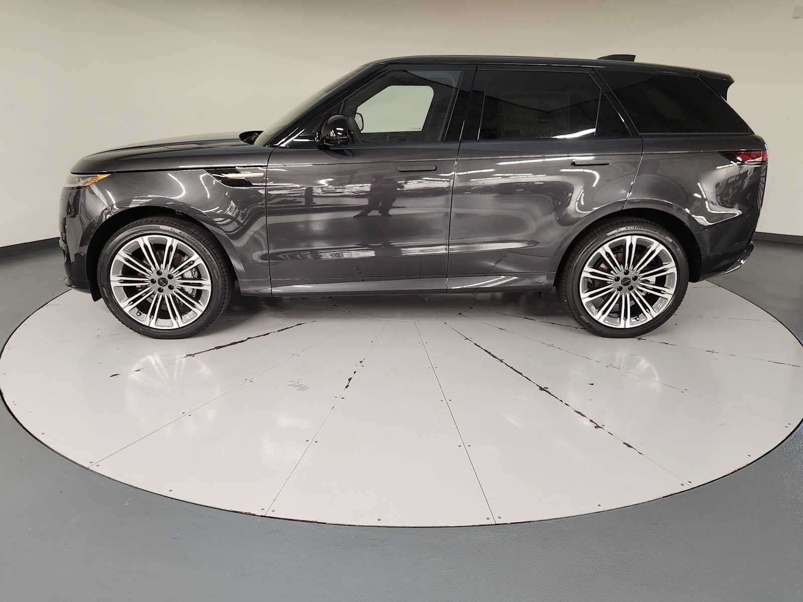 New 2026 Land Rover Range Rover Sport Dynamic SE AWD/4WD image 5