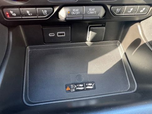 Used 2022 Chevrolet Suburban High Country image 31