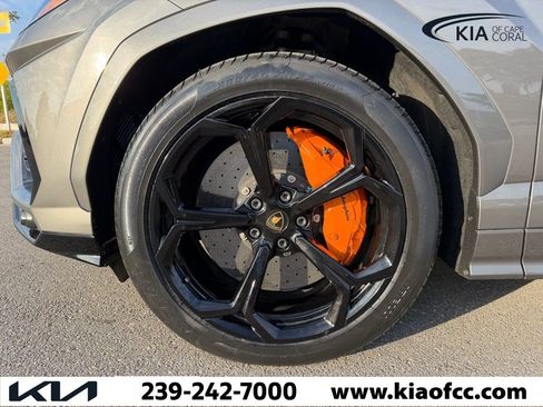 Used 2021 Lamborghini Urus AWD/4WD image 22