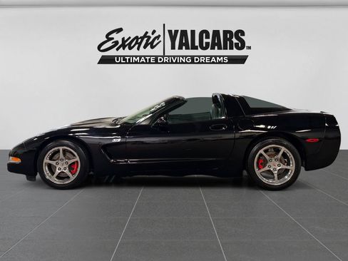 Used 2004 Chevrolet Corvette Coupe w/ Preferred Equipment Group RWD image 9