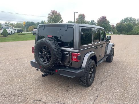 Used 2019 Jeep Wrangler Unlimited Sahara w/ Quick Order Package 24M Moab image 5