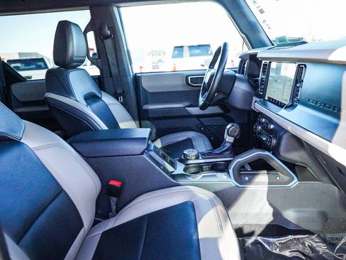 Used 2023 Ford Bronco Wildtrak image 17