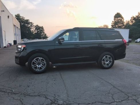 Used 2025 Ford Expedition Active RWD image 6