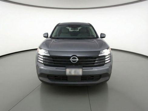 Used 2025 Nissan Kicks SV image 2