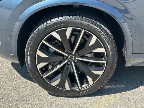 Used 2025 Volvo XC90 B6 Plus AWD/4WD image 13
