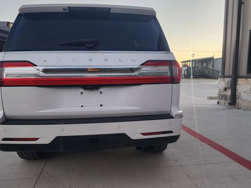 Used 2019 Lincoln Navigator Reserve image 9