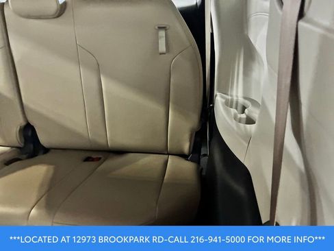 Used 2022 Toyota Sienna XLE FWD image 17