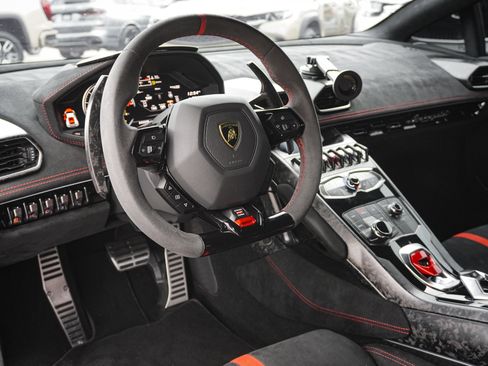 Used 2018 Lamborghini Huracan Performante AWD/4WD image 18
