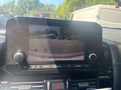 Used 2022 Nissan Pathfinder SV image 23