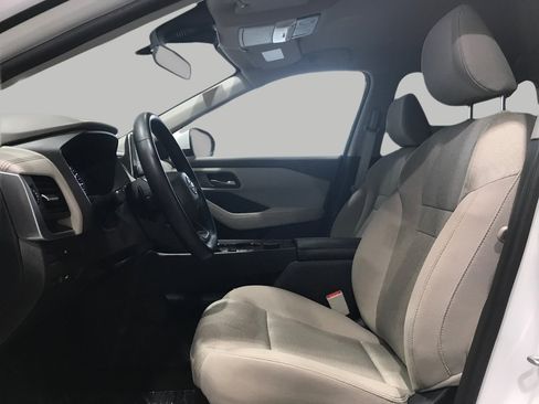 Used 2025 Nissan Rogue SV image 9