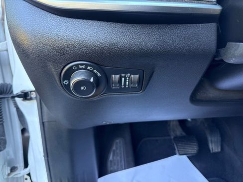 Used 2024 Jeep Compass Latitude AWD/4WD image 23