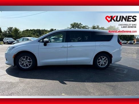 Used 2023 Chrysler Voyager LX FWD image 9