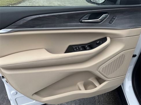 New 2025 Jeep Grand Cherokee Limited w/ Luxury Tech Group II image 15