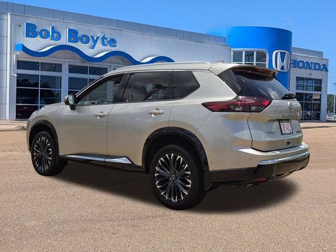 Used 2025 Nissan Rogue Platinum w/ Tech Package FWD image 7