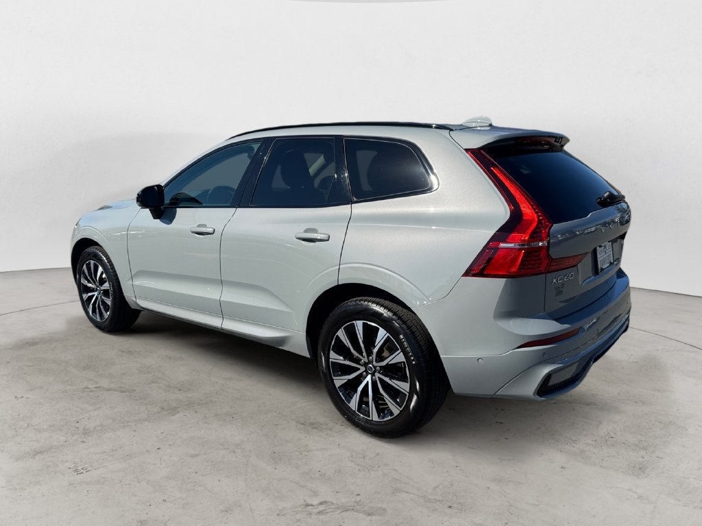 Certified 2024 Volvo XC60 B5 Plus AWD/4WD image 4