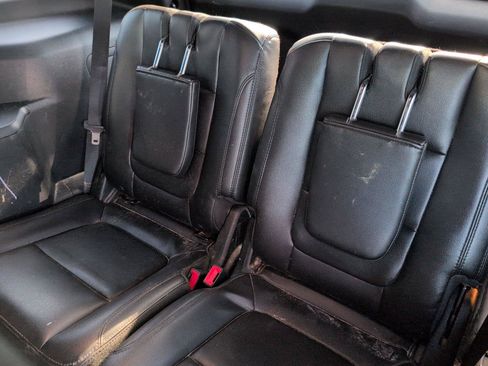 Used 2018 Ford Explorer XLT w/ Equipment Group 202A FWD image 33