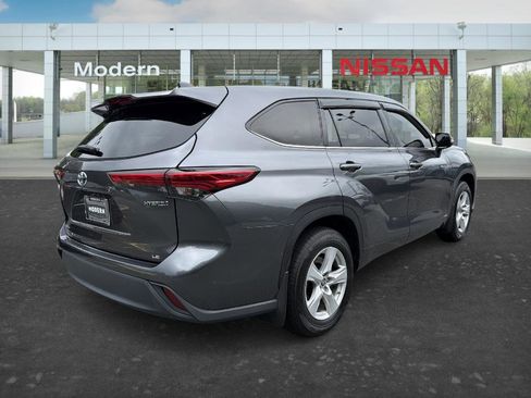 Used 2020 Toyota Highlander LE AWD/4WD image 5