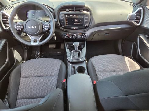 Used 2025 Kia Soul LX FWD image 13