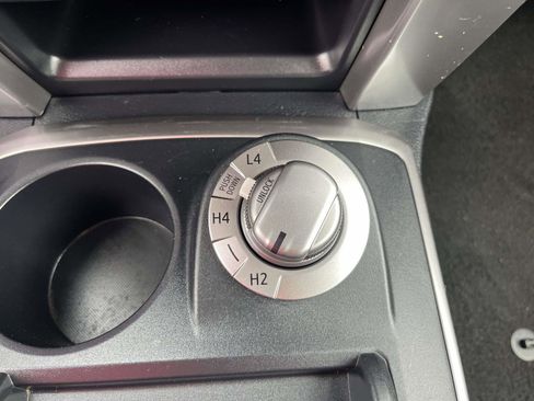 Used 2020 Toyota 4Runner SR5 AWD/4WD image 18