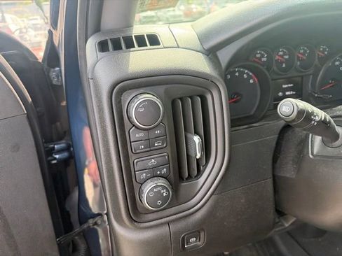 Used 2023 Chevrolet Silverado 1500 Custom AWD/4WD image 9