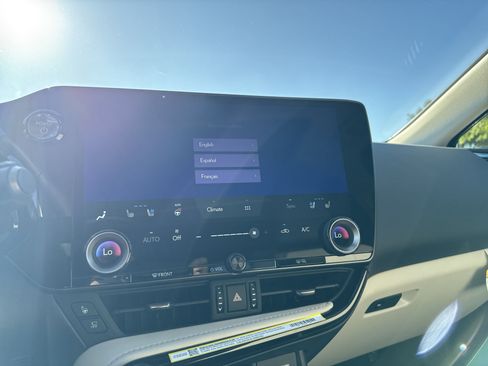 Used 2025 Lexus NX 300h AWD w/ Luxury Package image 19