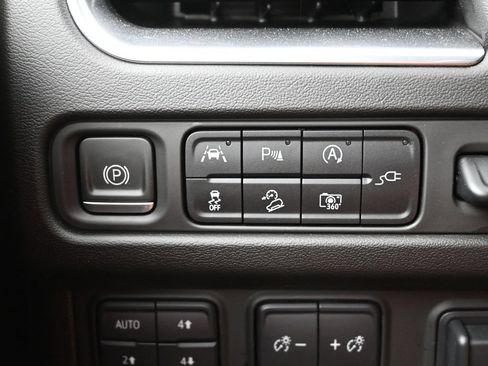 Used 2022 Chevrolet Suburban High Country w/ LPO, Illumination Package AWD/4WD image 18
