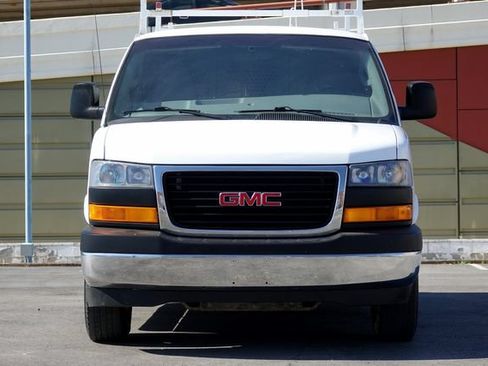 Used 2017 GMC Savana 2500 RWD image 4