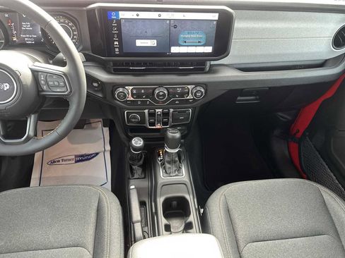 Used 2024 Jeep Gladiator Sport image 13