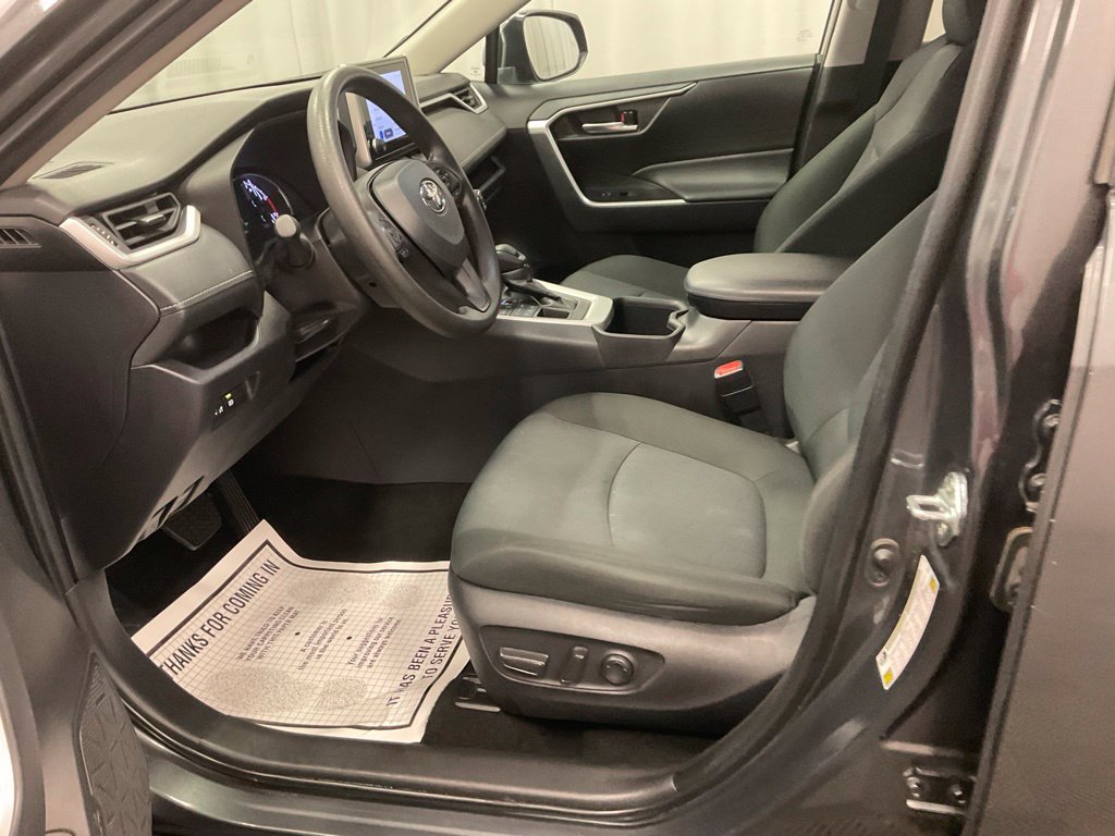 Used 2025 Toyota RAV4 XLE AWD/4WD image 13
