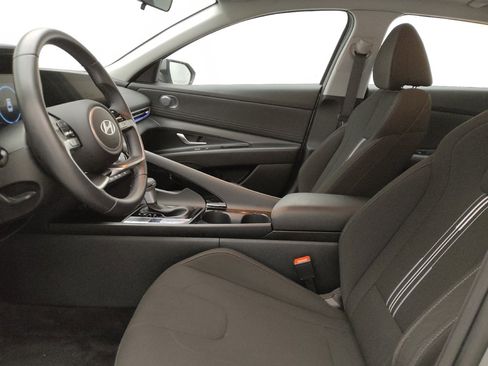 Used 2025 Hyundai Elantra SEL FWD image 17