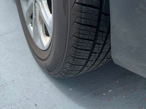 Used 2020 Chevrolet Equinox LT w/ LPO, Floor Liner Package FWD image 7