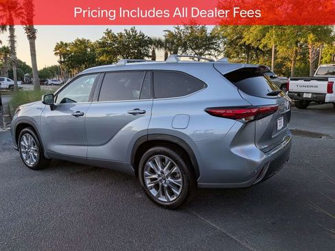 Used 2023 Toyota Highlander Limited FWD image 7