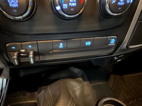 Used 2013 RAM 2500 Tradesman w/ Chrome Appearance Group image 8