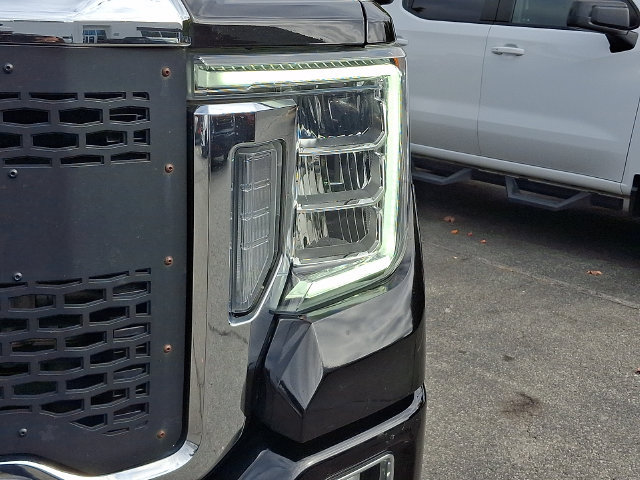 Used 2022 GMC Sierra 2500 Denali w/ Denali Black Diamond Edition AWD/4WD image 9