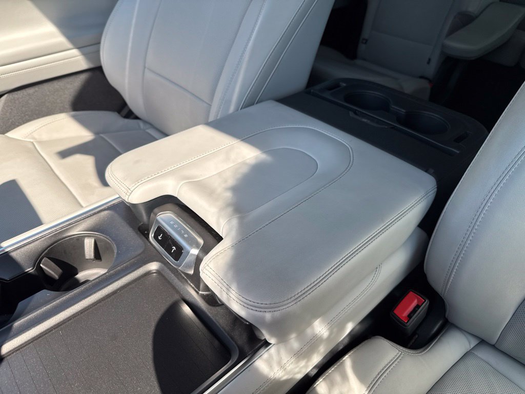 Used 2025 Ford Expedition Max Platinum w/ Driver's Package AWD/4WD image 23