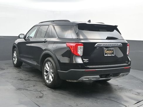 Used 2023 Ford Explorer XLT w/ Equipment Group 202A image 3