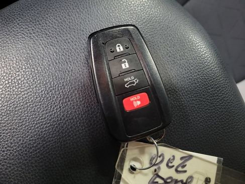 Used 2019 Toyota RAV4 XLE w/ Convenience Package AWD/4WD image 18