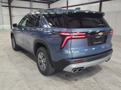 Used 2025 Chevrolet Traverse LT