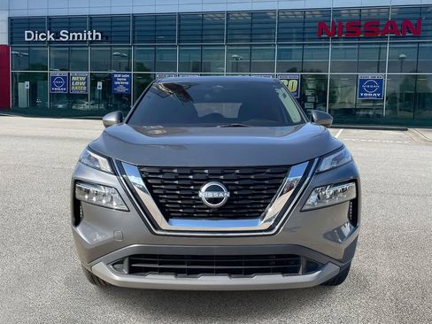 Used 2023 Nissan Rogue SV image 2